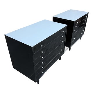 American of Martinsville (Silhouette) Pair of Chest Drawers For Sale