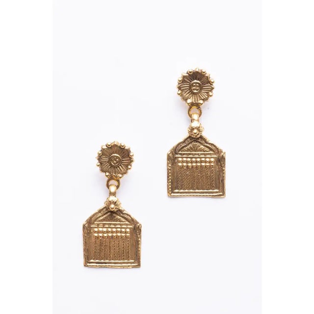 Pair of 22k Gold Hindu Pendant Earrings For Sale - Image 4 of 4
