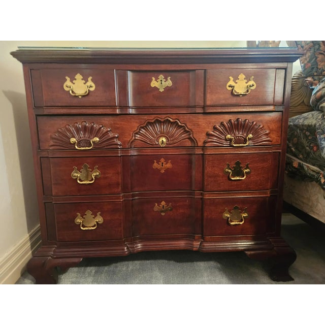 This elegant vintage four drawer Thomasville dresser is made in the USA of solid mahogany. The Chippendale style chest of...