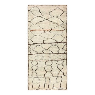 Nazmiyal Collection Ivory and Black Beni Ourain Moroccan Rug For Sale