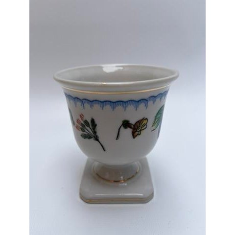 Small Antique Porcelain Footed Cup For Sale - Image 4 of 9