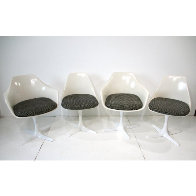 Burke, Inc. Mid Century Tulip Table and Chairs Set by Burke in the Style of Saarinen For Sale - Image 4 of 16