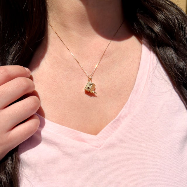 Vintage 1950s 14k Articulating Couple in a Chapel Charm, Bride and Groom, Church, For Sale - Image 12 of 14