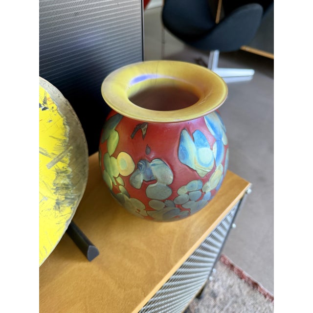 2000 - 2009 Robert Eickholt 2006 Signed Strawberry Iridescent Studio Art Glass Vase For Sale - Image 5 of 14