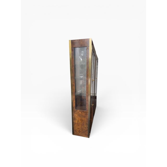 Tomlinson 1970s Tomlinson Illuminated Burl Wood, Brass and Glass Showcase Curio Cabinets - a Pair For Sale - Image 4 of 15