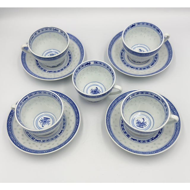 1970s Jingdezhen Rice Eye Grain Cups & Saucers Blue & White Porcelain 9pc Set For Sale - Image 4 of 10