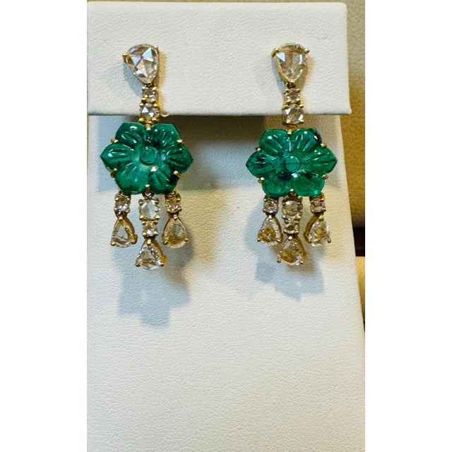 2010s 12Ct Carved Emerald & 5 Ct Rose Diamond Dangling Post Earrings 22 Kt Yellow Gold For Sale - Image 5 of 18