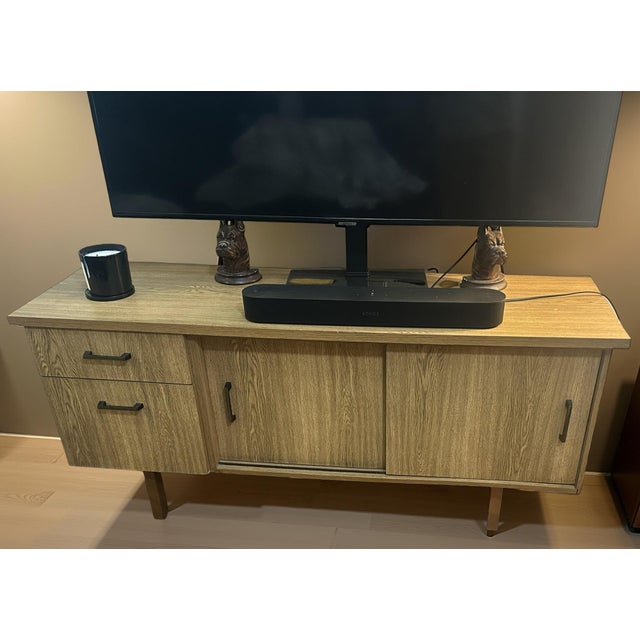 Mid 20th Century Modern Oak Veneer Credenza or Media Console With Sliding Doors and Drawers (Solid) For Sale - Image 4 of 11
