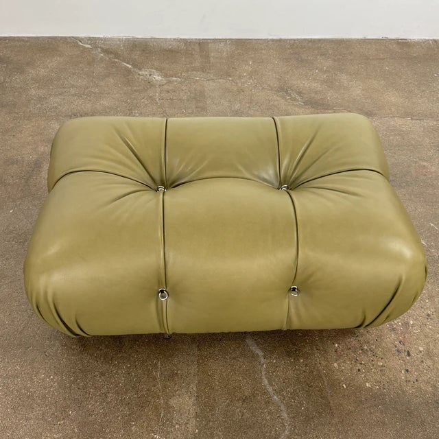 Still manufactured with the innovative system of cables, hooks and rings that define the iconic Cameleonda collection,...