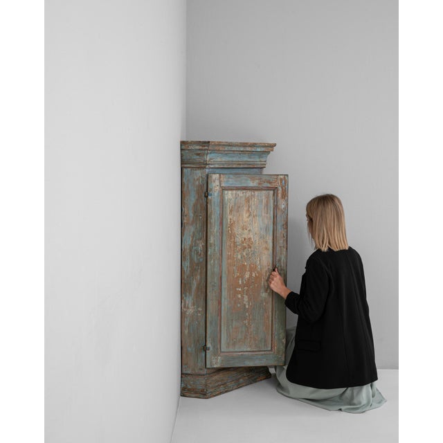 1820s Swedish Gustavian Wood Patinated Corner Cabinet For Sale In Greensboro - Image 6 of 18
