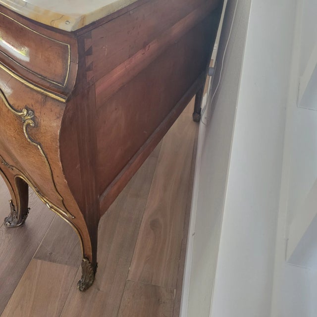 Late 19th Century French Amboyna Bombé Commode With Marble Top & Gilt-Bronze Mounts, Circa 1890 DESCRIPTION An elegant...