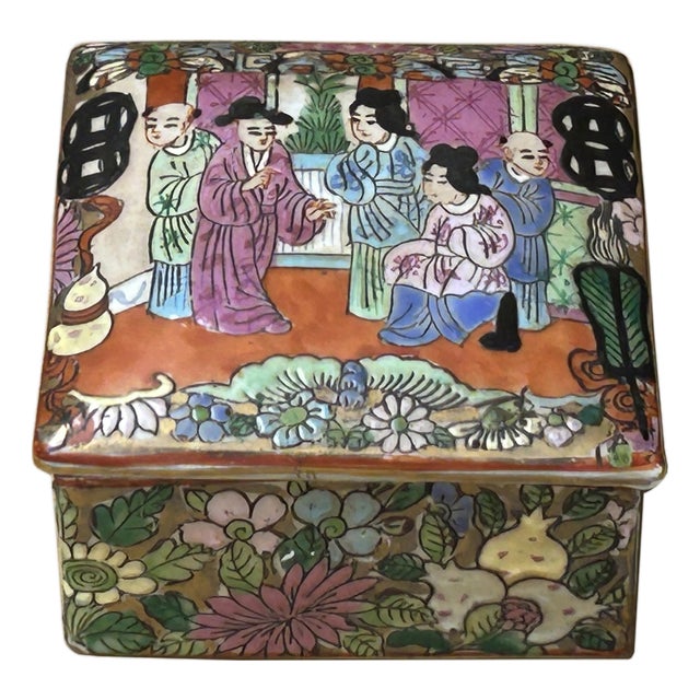 3.75" Oriental Famille Rose Color Graphic Porcelain Square Box For Sale