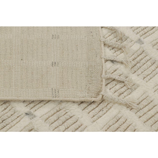 Rug & Kilim’s Modern Rug With White Cream Grid Geometric Patterns For Sale In New York - Image 6 of 6