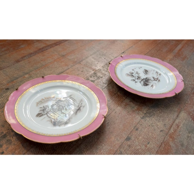 19th Century Pair of French Decorative Wall Plates With Pink and Gold Grisaille Decoration For Sale In New York - Image 6 of 10