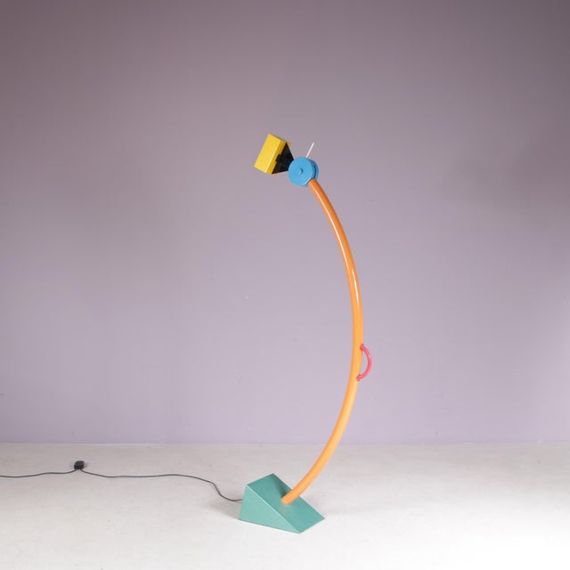 Created in the 1980s by Ettore Sottsass, the Tree Tops floor lamp is an exuberant expression of the Postmodern design...