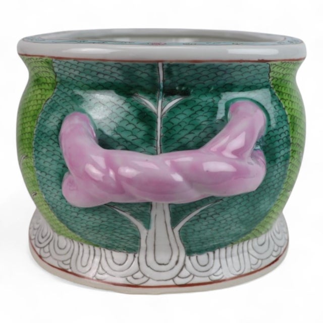 Chinoiserie Hand-Painted Bok Choy Motif Oval Porcelain Foot Bath Cache Pot - Famille Verte Jingdezhen For Sale - Image 3 of 6