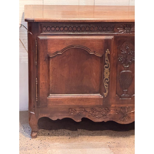 18th Century French Walnut Buffet With Carved Urn of Flowers For Sale - Image 4 of 13