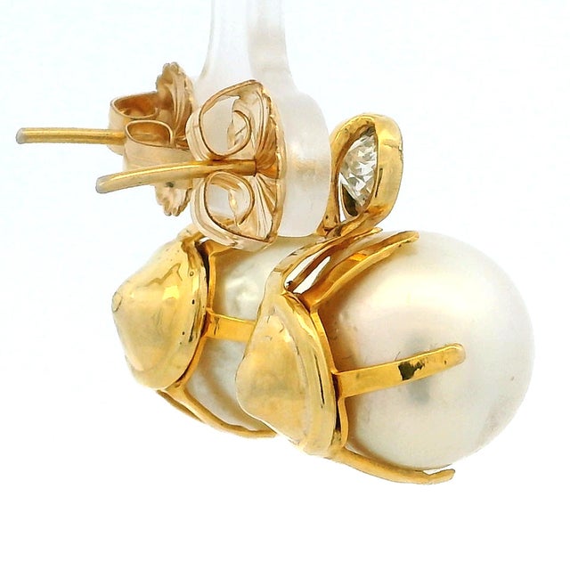 Circa 1990 18k White Gold South Sea Pearl and 1.00 Ct Diamond Earrings For Sale In Miami - Image 6 of 14