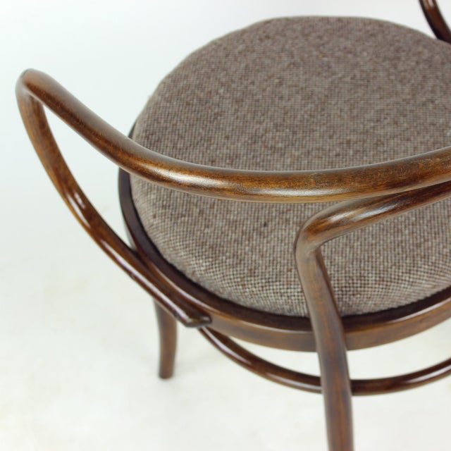 Wood Mid-Century Bentwood No. 30 Armchair by August Thonet for Ton, Former Czechoslovakia, 1960s For Sale - Image 7 of 14