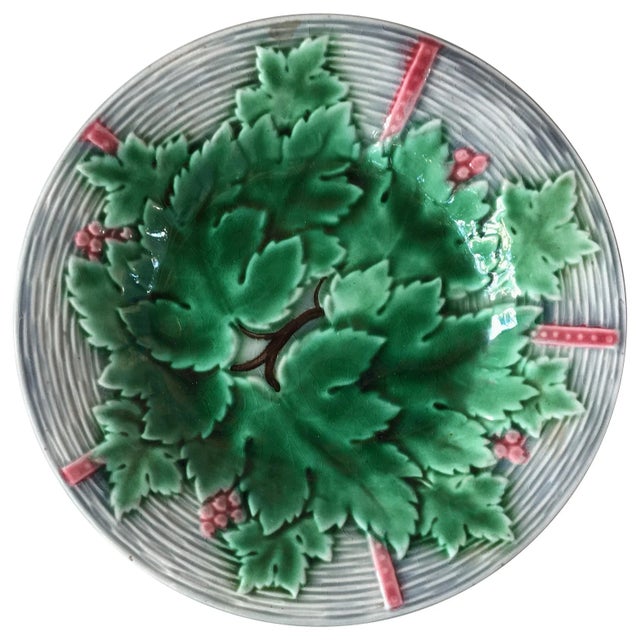 Late 19th Century French Majolica Grapes Plate Gien, circa 1890 For Sale - Image 5 of 6