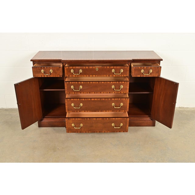Wood Councill Georgian Banded Mahogany Sideboard, Credenza, or Bar Cabinet For Sale - Image 7 of 14