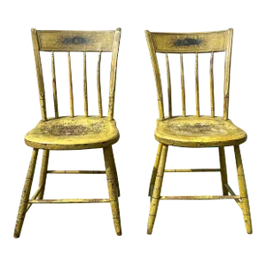 Early 19th Century Pair of Antique Windsor Thumpback Birdcage Side Chairs in Original Paint Surface