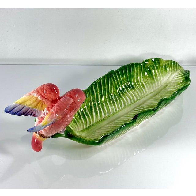 Bottle Green 1980s Vintage Fitz & Floyd Tropical Jungle Love Birds Banana Leaf Serving Tray For Sale - Image 8 of 14