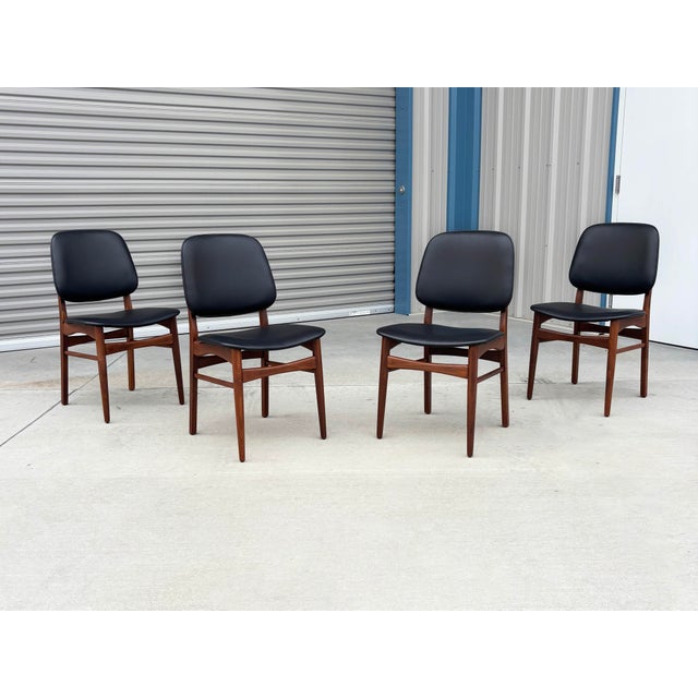 1960s 1960s Set of 6 Refinished Danish Modern Teak & Black Vinyl Dining Chairs- Set of 6 For Sale - Image 5 of 15