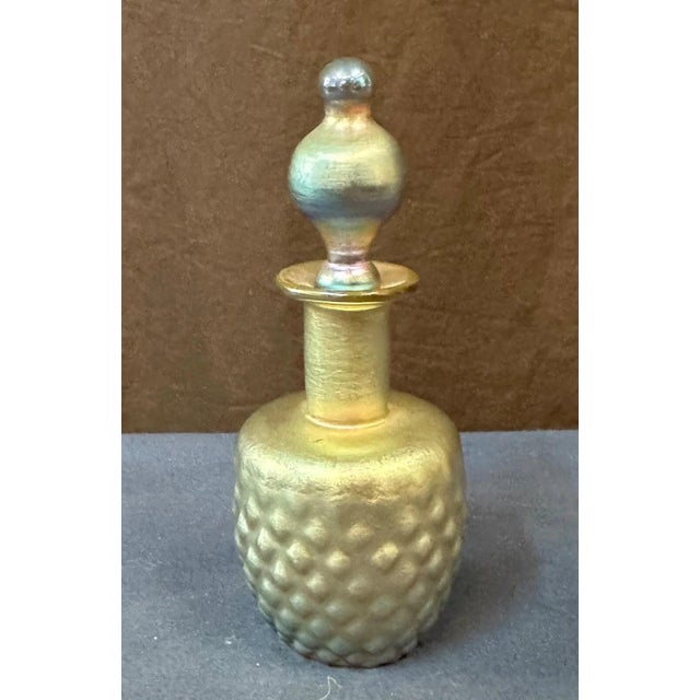 This 1983 Lundberg Studios art glass perfume bottle is beautifully designed with a stunning blue/green iridescent color....