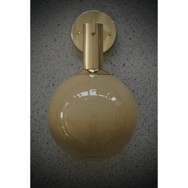 This cream-colored Murano glass wall light features a refined and delicate design. Murano furnaces create an indisputably...