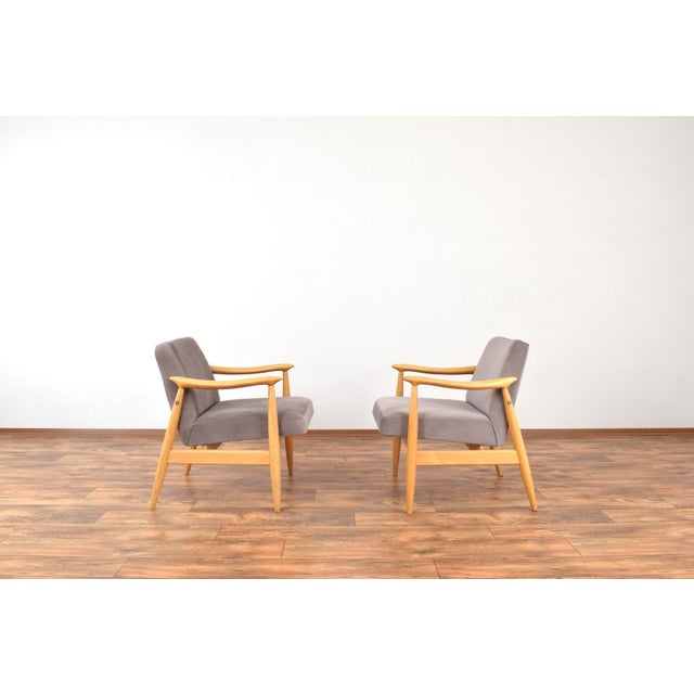 This set of two armchairs was designed in the 1960s by Polish designer Juliusz Kędziorek and manufactured by Gościcińskie...