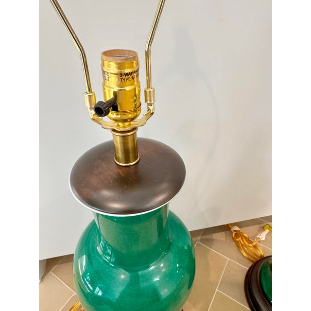 Beautiful Pair of Frederick Cooper Emerald Green Crystalline Glazed Ceramic Table Lamps For Sale In Chicago - Image 6 of 7