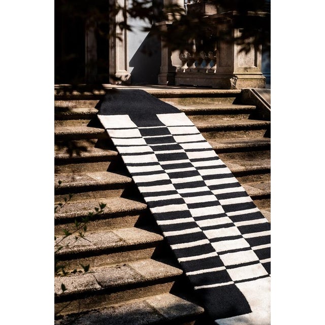 Contemporary Hand-Tufted Viavai Rug in Wool with Bamboo Silk and Linen by Dinodo Studio For Sale - Image 3 of 6
