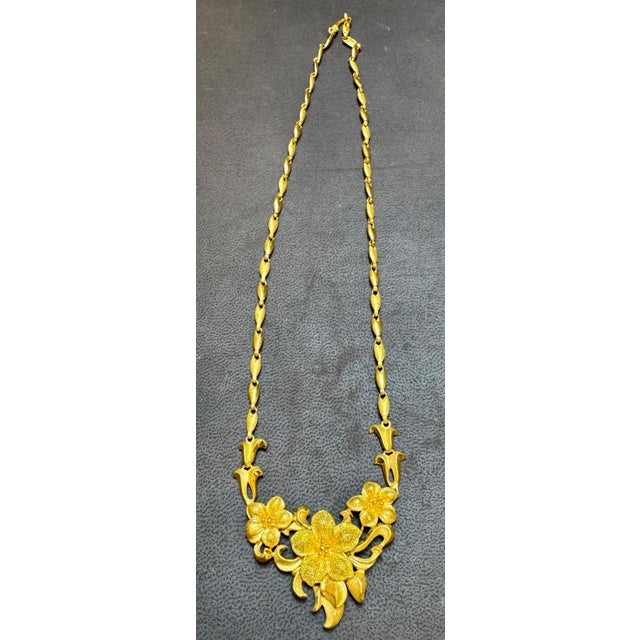 24 Karat Pure Gold Hand Made Yellow Gold Solid Flower Necklace, 37 Gm, 18 Inch For Sale In New York - Image 6 of 18