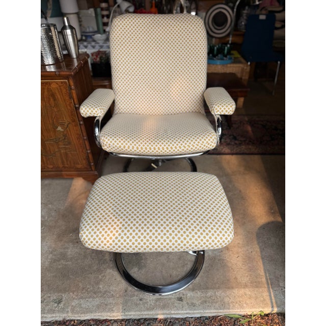 Metal 1970s Stressless Lounge Chair and Footstool in the Style of Ekorness Stressless For Sale - Image 7 of 12