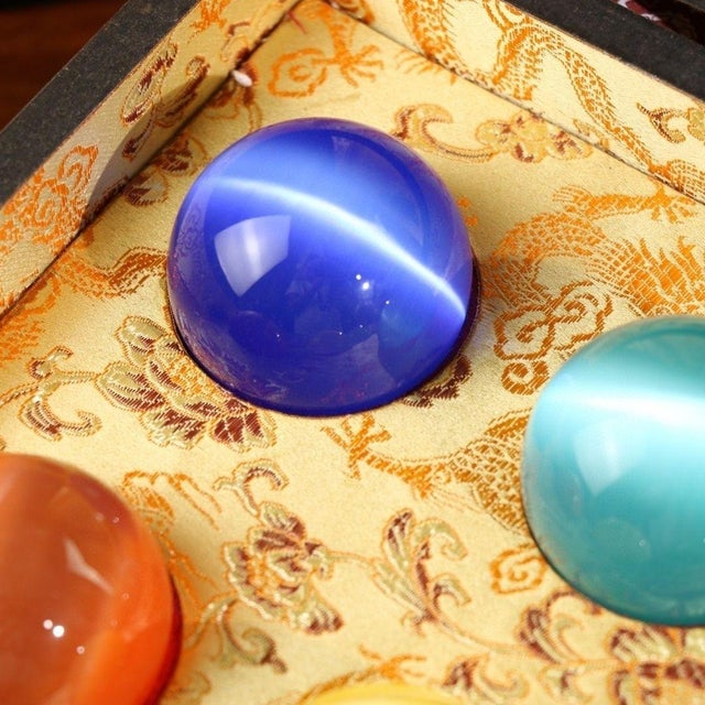 Late 20th Century Vintage Imperial Style Lacquer Box With Six Cat's Eye Gemstone Spheres – Qianlong Mark For Sale - Image 5 of 9