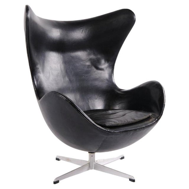 Egg Chair in Black Leather by Arne Jacobsen for Fritz Hansen, 1950s For Sale - Image 15 of 15