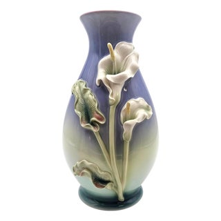 Franz Collection Calla Lily Sculptural Porcelain Vase Fz00045 by Kuei Mei, 14.5" For Sale