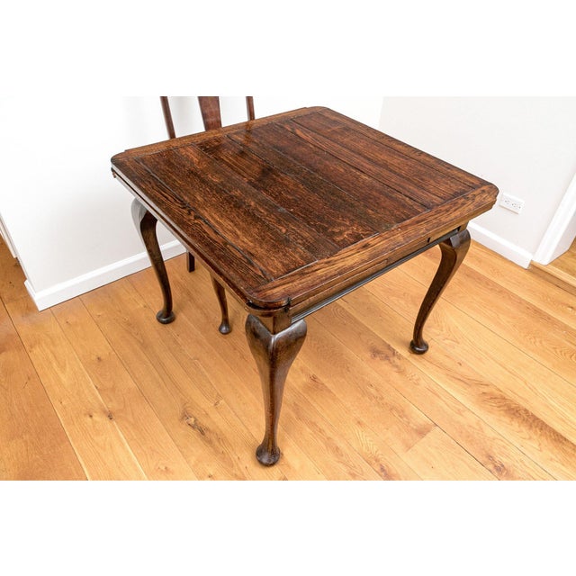 Antique Small Queen Anne Style Extendable Dining Set—Five Pieces For Sale In New York - Image 6 of 17