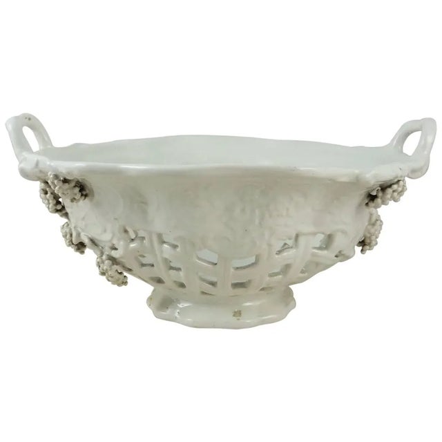 1900 - 1909 1900s French White Reticulated Grapes Basket For Sale - Image 5 of 5