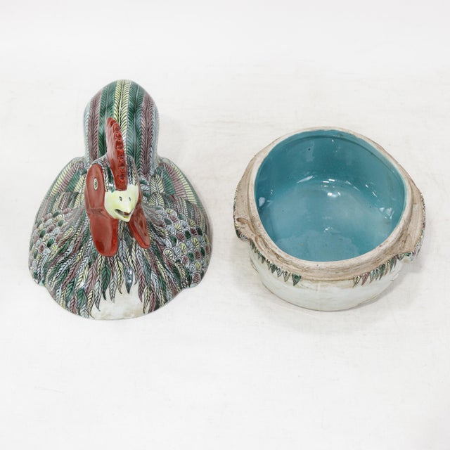Vintage Chinese Famille Verte Porcelain Rooster Hand-Painted Covered Bowl For Sale In New York - Image 6 of 14