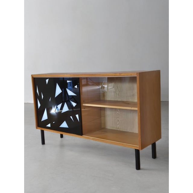 1960s Model U-470 Display Cabinet from Interier Praha, 1960s For Sale - Image 5 of 12