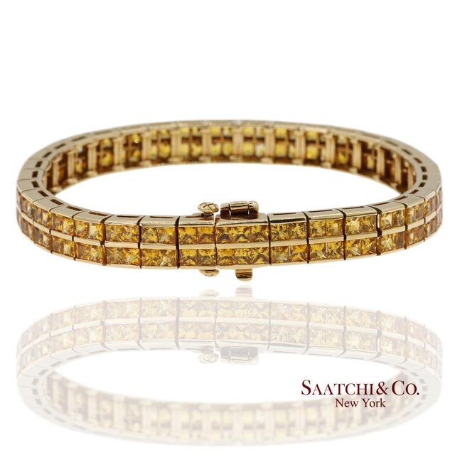 Contemporary 12.50 Ct Natural Yellow Sapphire Princess Cut Bracelet in 18k Yellow Gold For Sale - Image 3 of 13