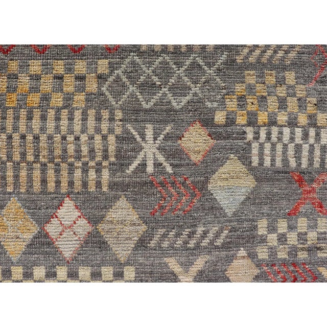 Textile Modern Hand-Knotted Tribal Rug in Wool With Sub-Geometric Design in Multicolor For Sale - Image 7 of 11
