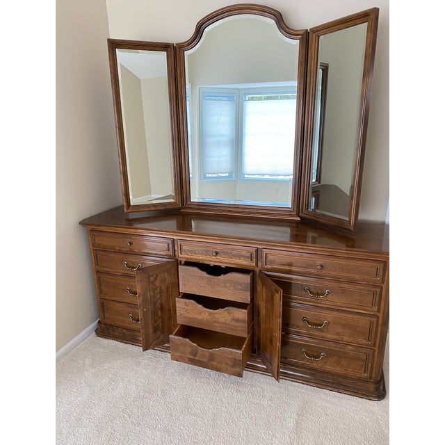 Ethan Allen 1970s Ethan Allen French Provincial Maple 12-Drawer Bedroom Dresser and Mirror For Sale - Image 4 of 4