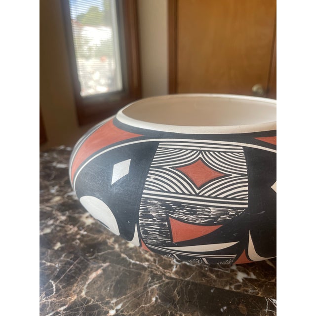 Native American Contemporary Native American Pot From the Tiqua Tribe For Sale - Image 3 of 9