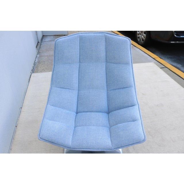 Modern Contemporary Knoll Jehs+Laub Swivel Lounge Chair in Blue and White Fabric For Sale - Image 12 of 18