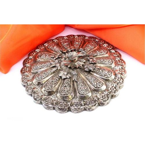 Silver Hand Mirror with Reliefs and Bird-Shaped Handle For Sale - Image 4 of 8