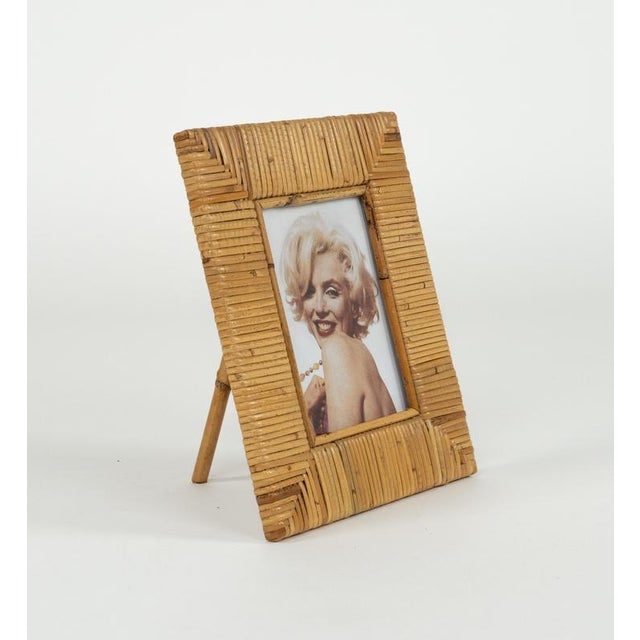 Midcentury beautiful rectangular picture frame in rattan, wicker and glass. Made in Italy in the 1970s. This item is a...