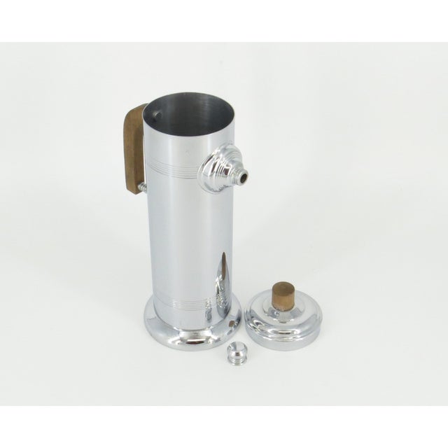 Chrome 1930s Art Deco Chrome Cocktail Shaker With Wooden Handle by Keystone Silver Co For Sale - Image 8 of 10